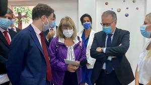 Σε φιλικό κλίμα η συνάντηση Κουμουτσάκου-Μπον για μεταναστευτικό