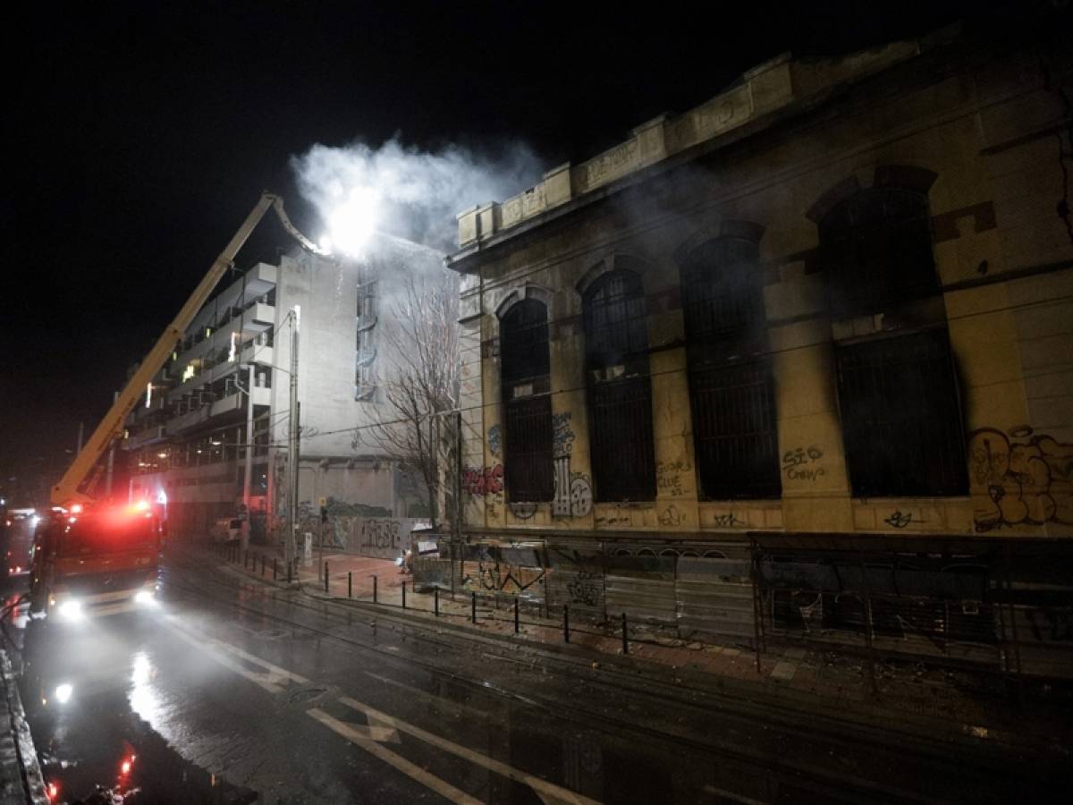 Νεκρό ανήλικο παιδί από πυρκαγιά σε εγκαταλελειμμένο κτίριο στον Πειραιά