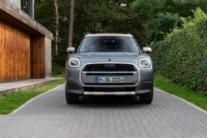 Ο απαράμιλλος off-road χαρακτήρας του MINI Countryman τονίζεται στην τρίτη γενιά του μοντέλου