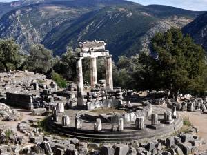 Ο χρησμός των Δελφών για εκλογές και επενδυτική βαθμίδα
