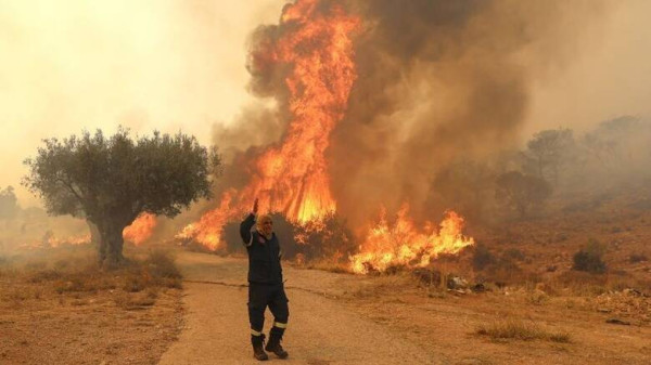 BBC: Οι πυρκαγιές στην Ελλάδα στα πιο ακραία καιρικά φαινόμενα