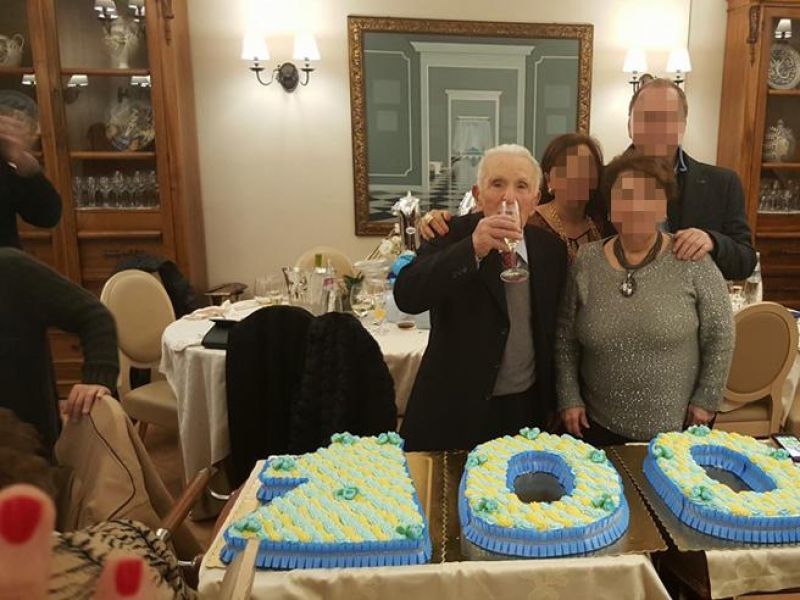 Αρχιμαφιόζος γιορτάζει τα εκατοστά του γενέθλια!