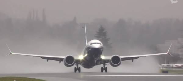 «Ιός» Boeing απειλεί με αυξήσεις τις τιμές στα αεροπορικά εισιτήρια