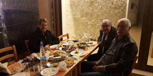 Για σουβλάκια o Αναστασιάδης μετά την άρση του lockdown
