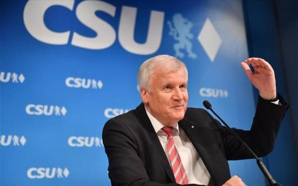 Γερμανία: Αποχώρηση Ζεεχόφερ από την ηγεσία του CSU