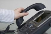 Έρχεται χαράτσι και στα σταθερά τηλέφωνα: Φορολογείται η... κλήση σας!