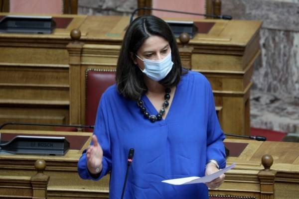 Κεραμέως: Πρόσθετες πιστώσεις για την πρόσληψη εκπαιδευτικού προσωπικού