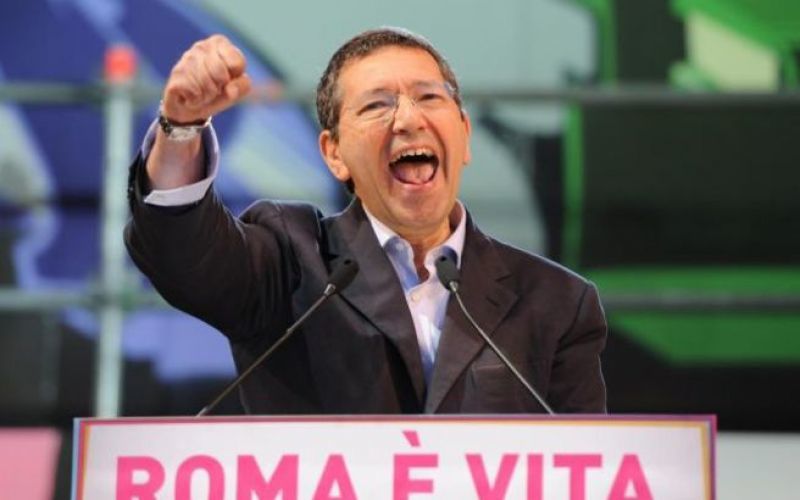 Ρώμη: Έχασε το αξίωμά του ο δήμαρχος της πόλης