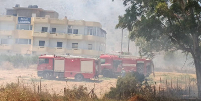 Ηράκλειο: Φωτιά κοντά σε ξενοδοχεία στα Λινοπεράματα- Σηκώθηκε ελικόπτερο