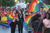 Athens Pride 2019: Παρέλαση 100.000 πολιτών κατά των διακρίσεων