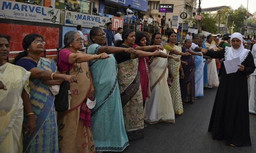 &quot;Τείχος&quot; 620 χιλιομέτρων δημιούργησαν γυναίκες σε διαμαρτυρία στην Ινδία