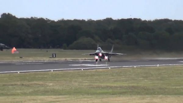 Tο MiG-29 που σαρώνει στο διαδίκτυο (video)