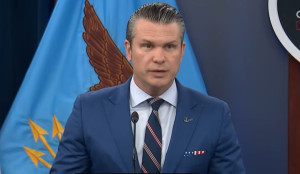 Ο Τραμπ αναζητά... διέξοδο με διάλογο - Χέγκσεθ: Δεν θα σταματήσουμε μέχρι ο εχθρός να ηττηθεί ολοκληρωτικά