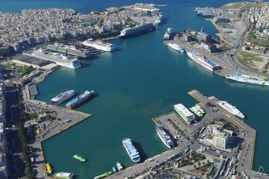 Οι πλημμύρες επηρεάζουν την κίνηση στο λιμάνι του Πειραιά