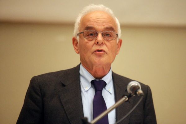 Αποσύρθηκε η διάταξη Μανιτάκη για τους συμβασιούχους του Δημοσίου