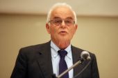 Αποσύρθηκε η διάταξη Μανιτάκη για τους συμβασιούχους του Δημοσίου