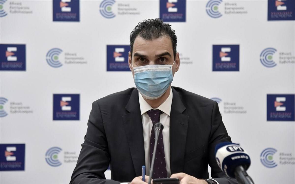Θεμιστοκλέους: Το απόγευμα ανοίγει η πλατφόρμα εμβολιασμού για τους 15–17