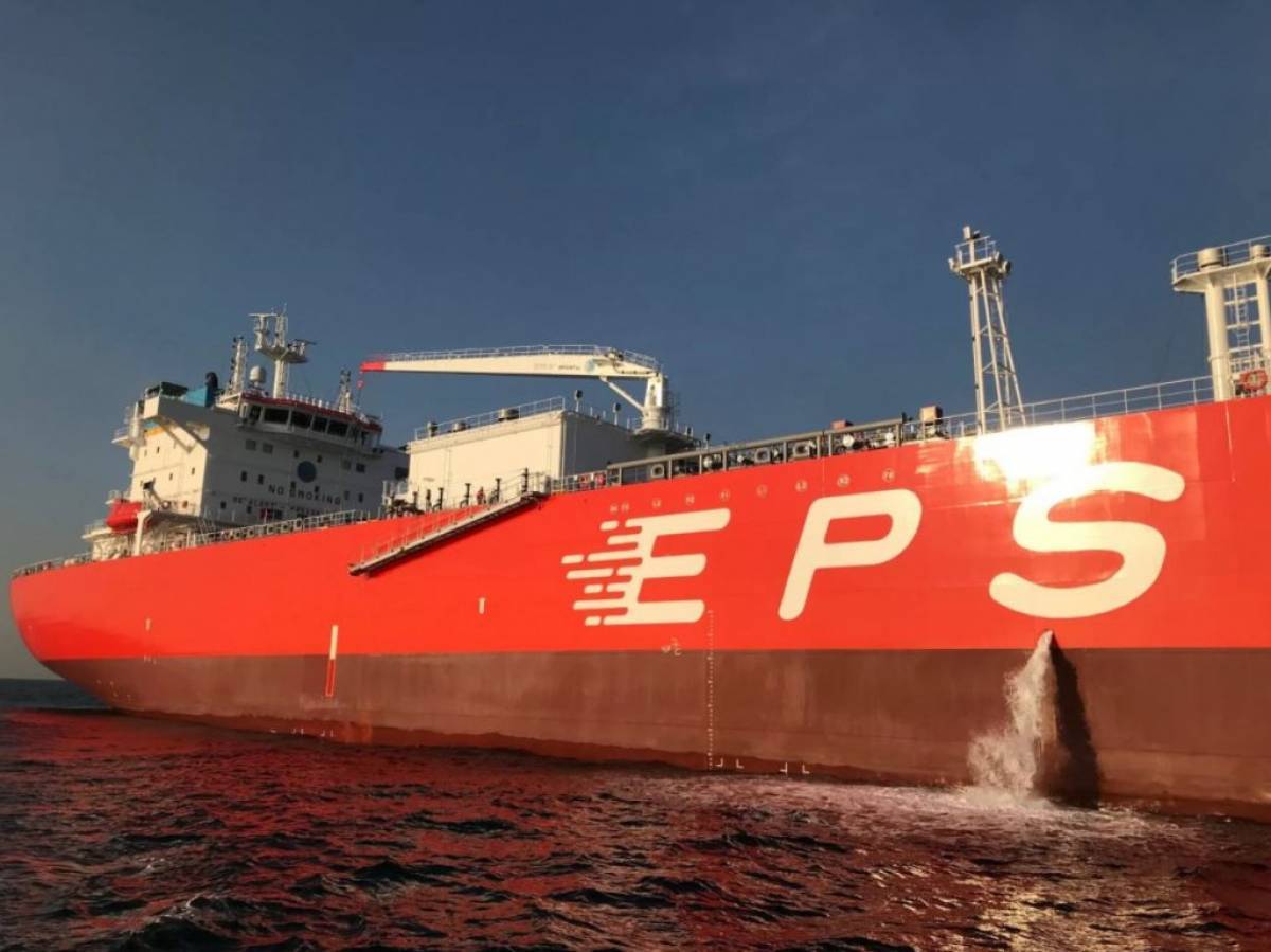 H Eastern Pacific κλείνει deal $240 εκατ. για τρία containerships