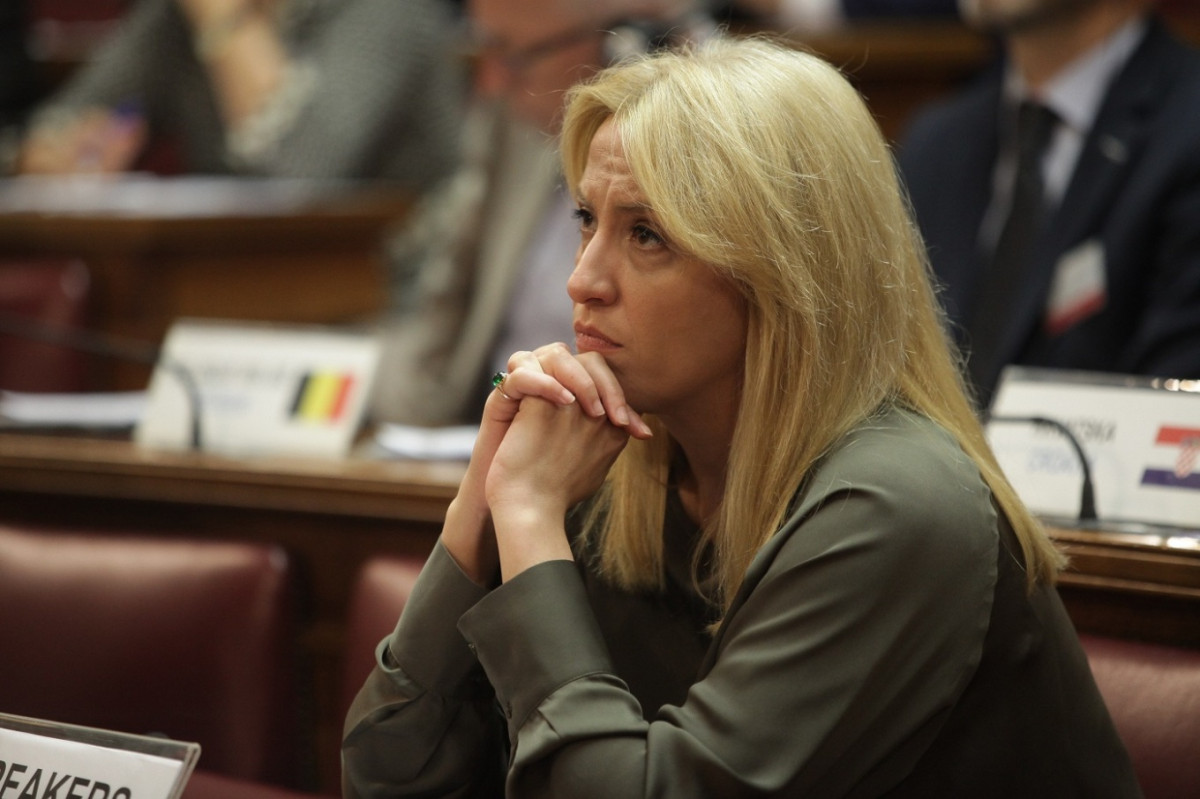 Δούρου προς Φάμελλο: Να αποδείξεις ότι δεν σχεδιάζεις αυτοδιάλυση του κόμματος