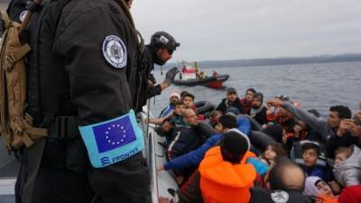 Σύσκεψη για προσφυγικό: Αποφασίστηκε ενίσχυση του λιμενικού και... εξωτερική βοήθεια