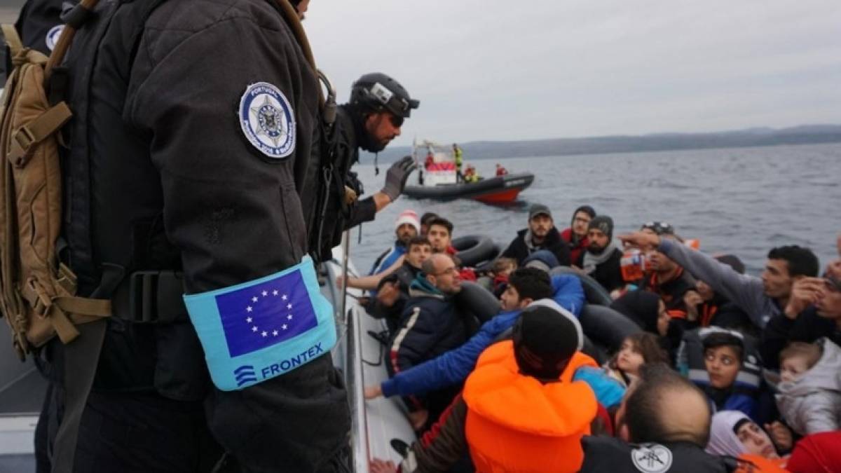 Σύσκεψη για προσφυγικό: Αποφασίστηκε ενίσχυση του λιμενικού και... εξωτερική βοήθεια