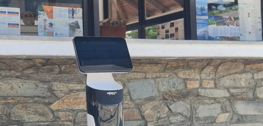Ο Mini «ξεναγεί» στη Βόλβη: Το Ρομπότ-ξεναγός της Θεσσαλονίκης που μιλάει 120 γλώσσες