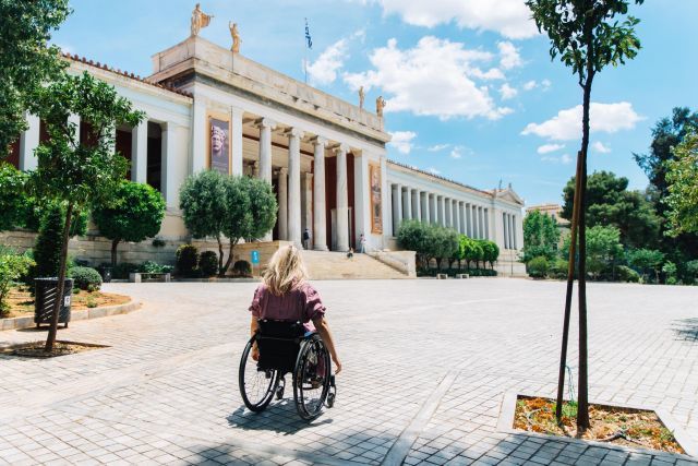 Χαρτογραφήθηκαν διαδρομές πολιτιστικού-τουριστικού ενδιαφέροντος στην Αθήνα για άτομα με αναπηρία