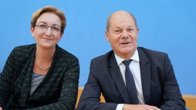 «Λαβωμένος» νικητής ο Σολτς στην εσωκομματική αναμέτρηση του SPD