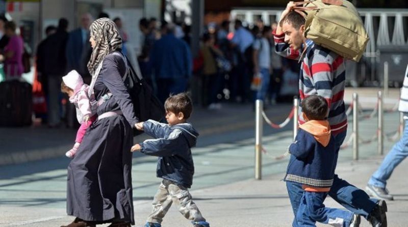 Περίπου οι μισοί Ευρωπαίοι φοβούνται τους πρόσφυγες