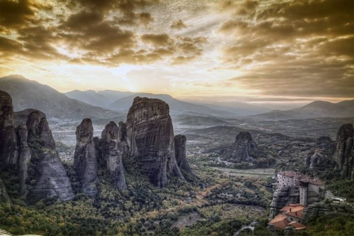 Έπεσαν βράχοι στα Μετέωρα μετά το σεισμό στην Ελασσόνα