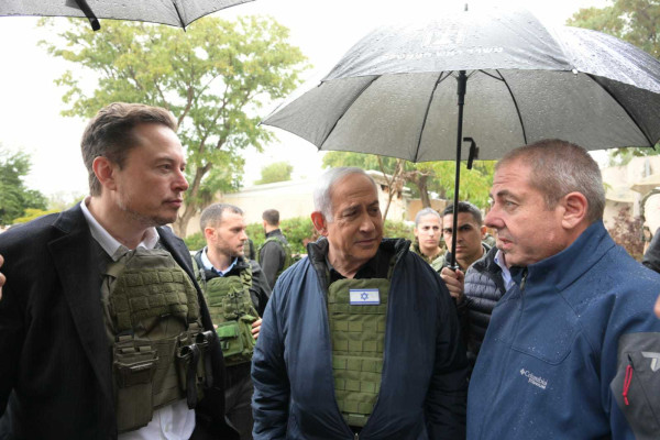 Μασκ: Περιοδεία σε κιμπούτς που δέχθηκε επίθεση από τη Χαμάς