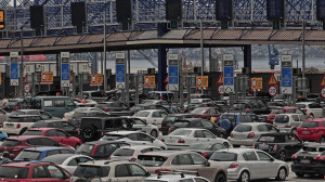 Ομαλή αλλά έντονη η επιστροφή των εκδρομέων: Σε πλήρη επιφυλακή η Τροχαία με αυξημένα μέτρα