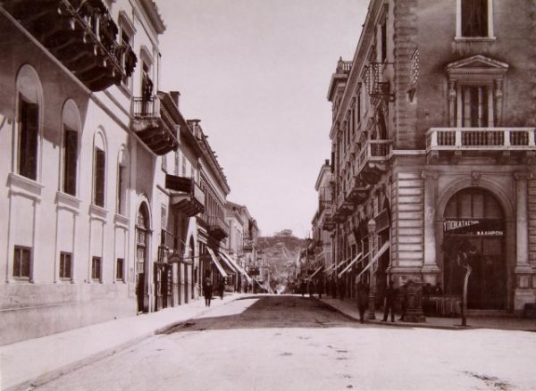 Η Αιόλου είναι ο δρόμος των θορύβων και των... αντιθέσεων