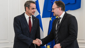 Συνάντηση Μητσοτάκη με τον Ευρωπαίο Επίτροπο Ενέργειας: Η μείωση των τιμών ενέργειας στο επίκεντρο