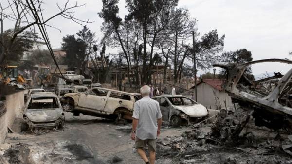 Καπερνάρος:Καθηλωμένα ελικόπτερα στην Ελευσίνα την ώρα που καιγόταν το Μάτι