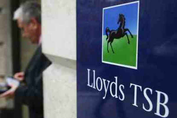 Σε 9.000 απολύσεις προχωρά η Lloyds Bank- Κλείνει 150 καταστήματα