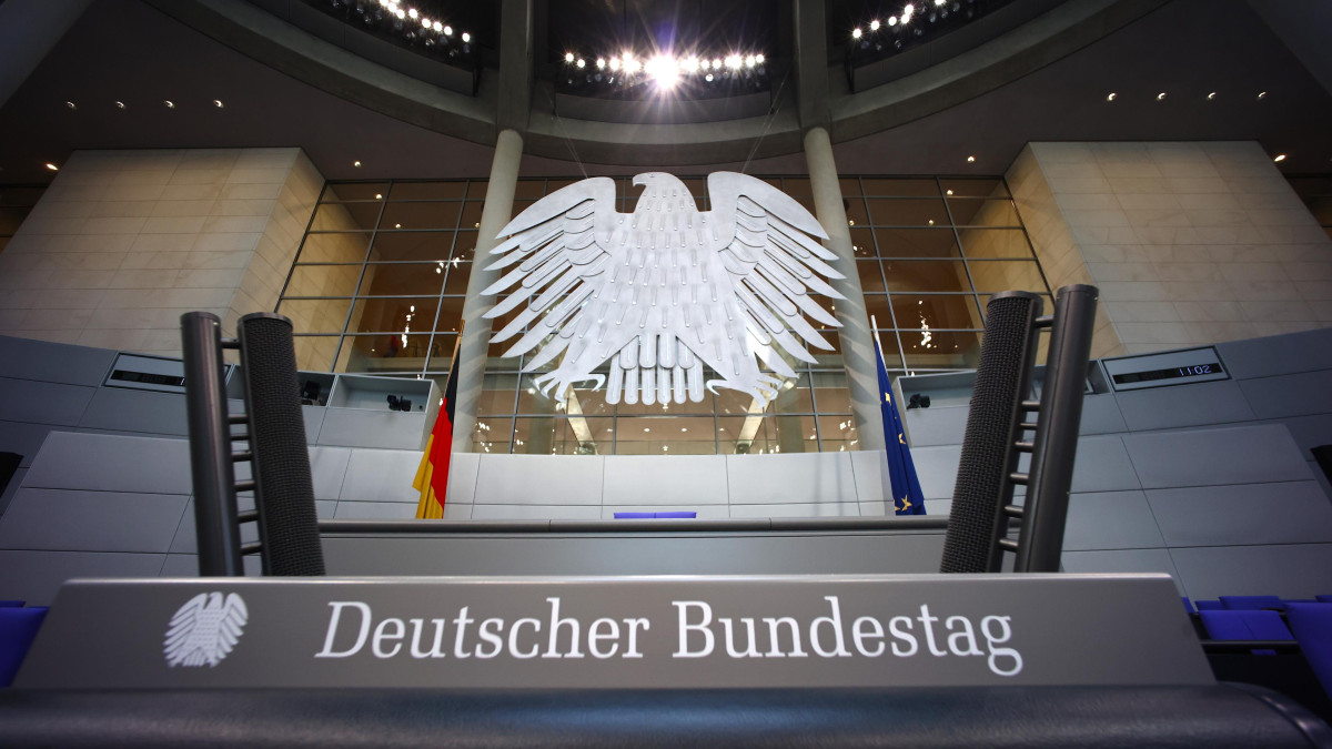 Γερμανία: Η Bundestag αποφασίζει εξοπλιστικά συστήματα άνω των 3 δισ. ευρώ - Συμμετοχή και της ελληνικής Theon