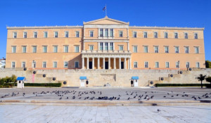 Γραφείο Προϋπολογισμού του Κράτους στη Βουλή: Οι επιπτώσεις των αμερικανικών δασμών στην ελληνική οικονομία – Τι προτείνει