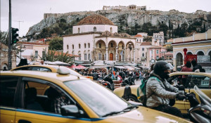διαΝΕΟσις: Οι μισοί Έλληνες νιώθουν ανασφάλεια-Γνώμες για ηγέτες, συμμάχους, ΕΕ
