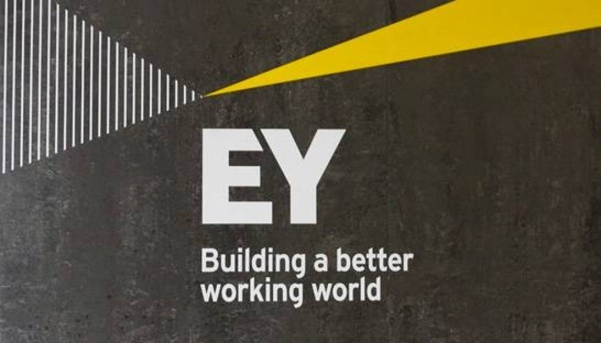 EY: Μείωση της φορολογικής γραφειοκρατίας ζητούν οι νέοι επιχειρηματίες