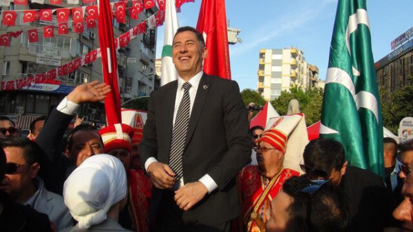 Τουρκικές εκλογές: Ρυθμιστής από το πουθενά ο Σινάν Ογάν