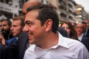 «Πες το μ’ ένα φιλί» στον Πειραιά - και ας ήταν τρεις κι ο κούκος...