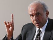 Μηνύματα του Prem Watsa σε Αθήνα και θεσμούς