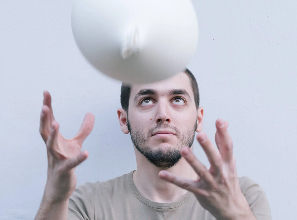 Στο φουαγιέ με τον Βασίλη Καλφάκη με αφορμή τη δική του εκδοχή της «Φαύστας»