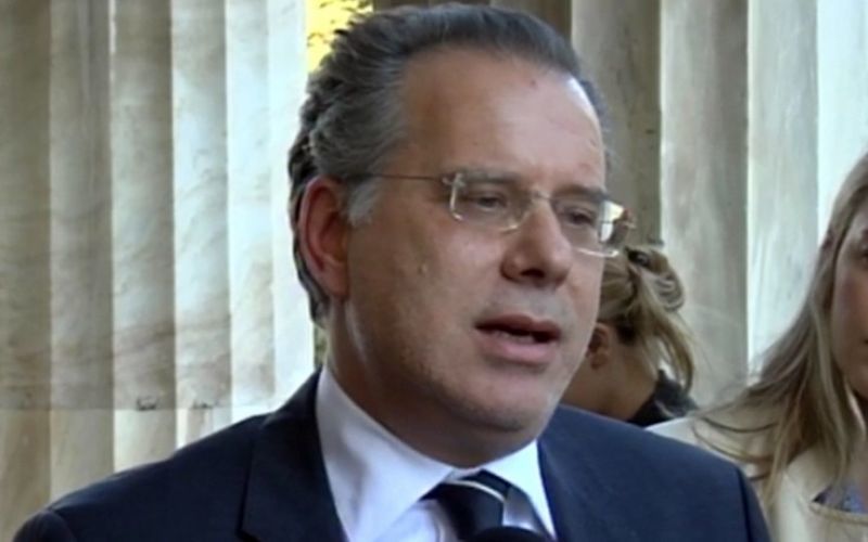 Κουμουτσάκος: Η κυβέρνηση αυτοσχεδιάζει