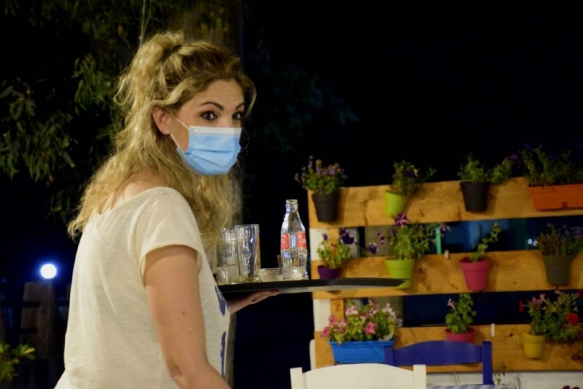 Γιατί οι επιστήμονες θέλουν να γίνει υποχρεωτική η μάσκα