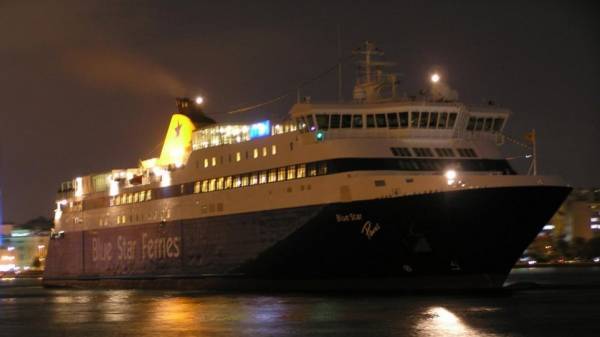 Τα ξημερώματα απέπλευσε από τη Σύρο το «Blue Star Paros»