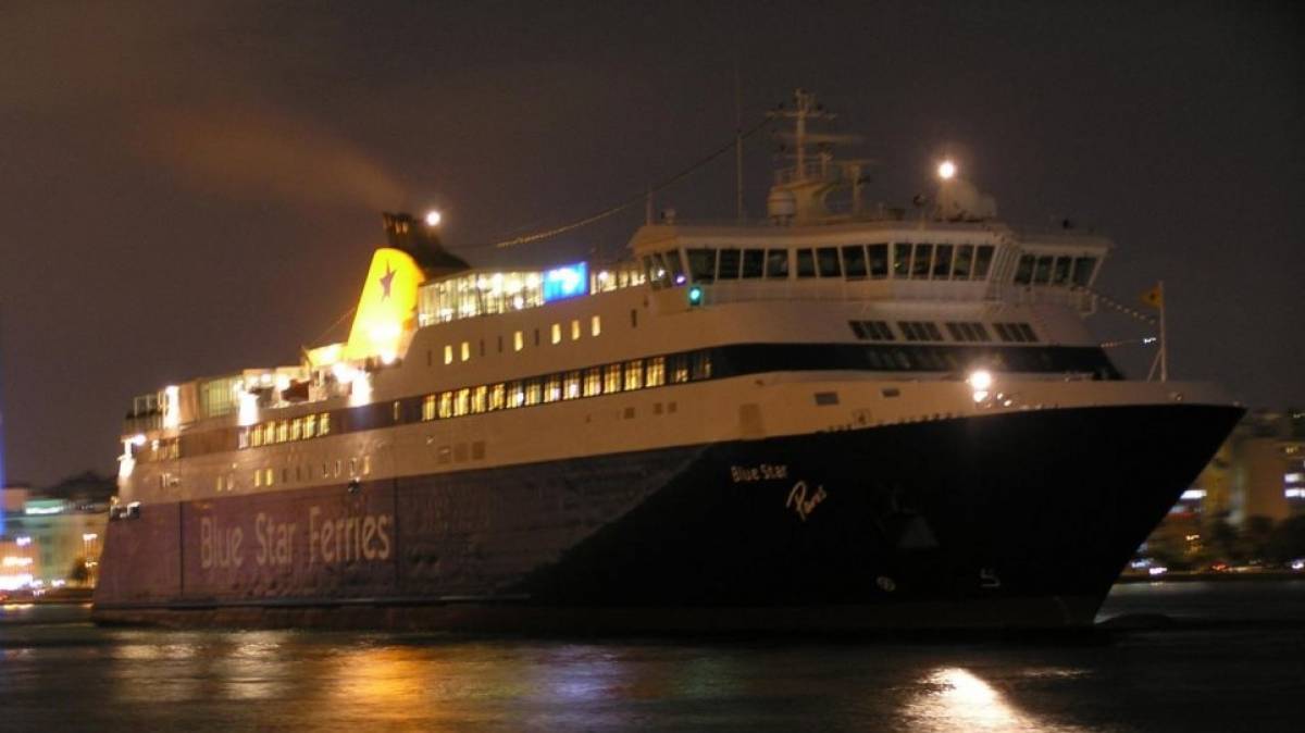 Τα ξημερώματα απέπλευσε από τη Σύρο το «Blue Star Paros»