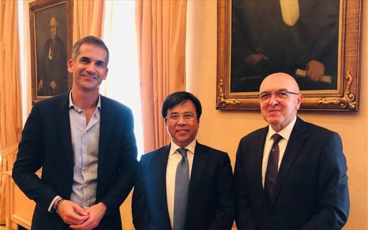 Συνάντηση Μπακογιάννη με τον πρόεδρο της Bank of China