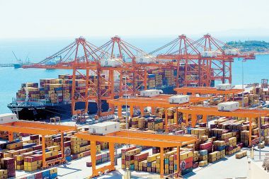 Κωστής Χατζηδάκης στο Bloomberg: "Το λιμάνι του Πειραιά μπορεί να καταστεί ένα από τα μεγαλύτερα της Ευρώπης"